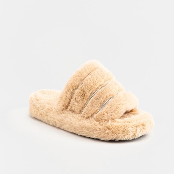 Francesca's Collections Shoes - NWT Rhinestone Faux Fur Slippers Size 7